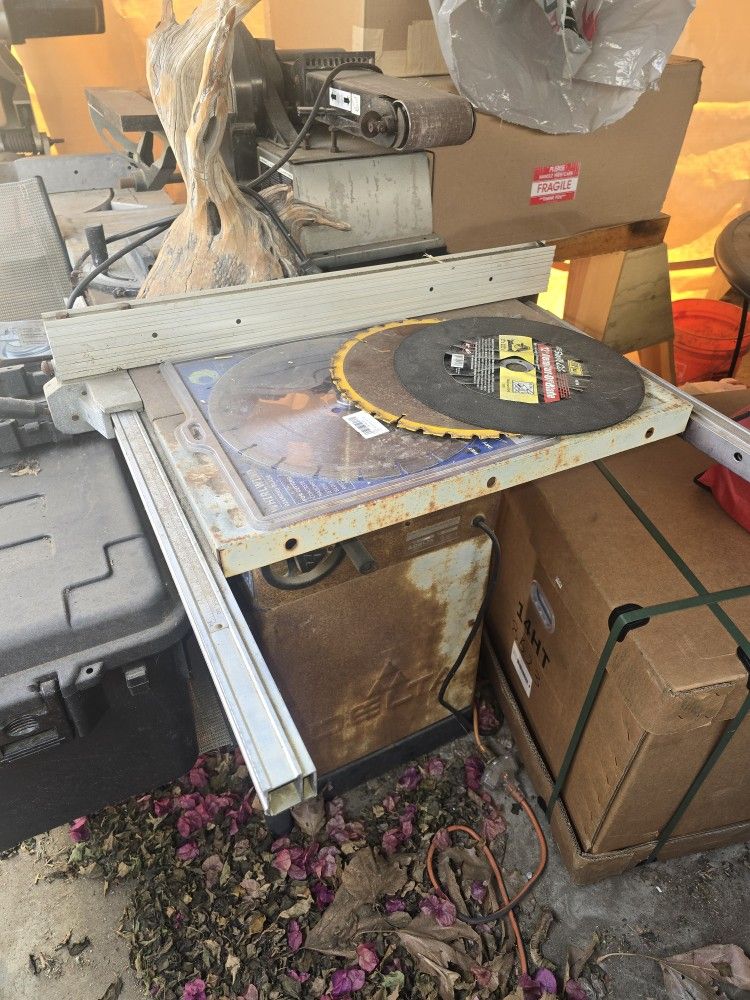 Table Sae $10, Miter Cut Off Saw 10$