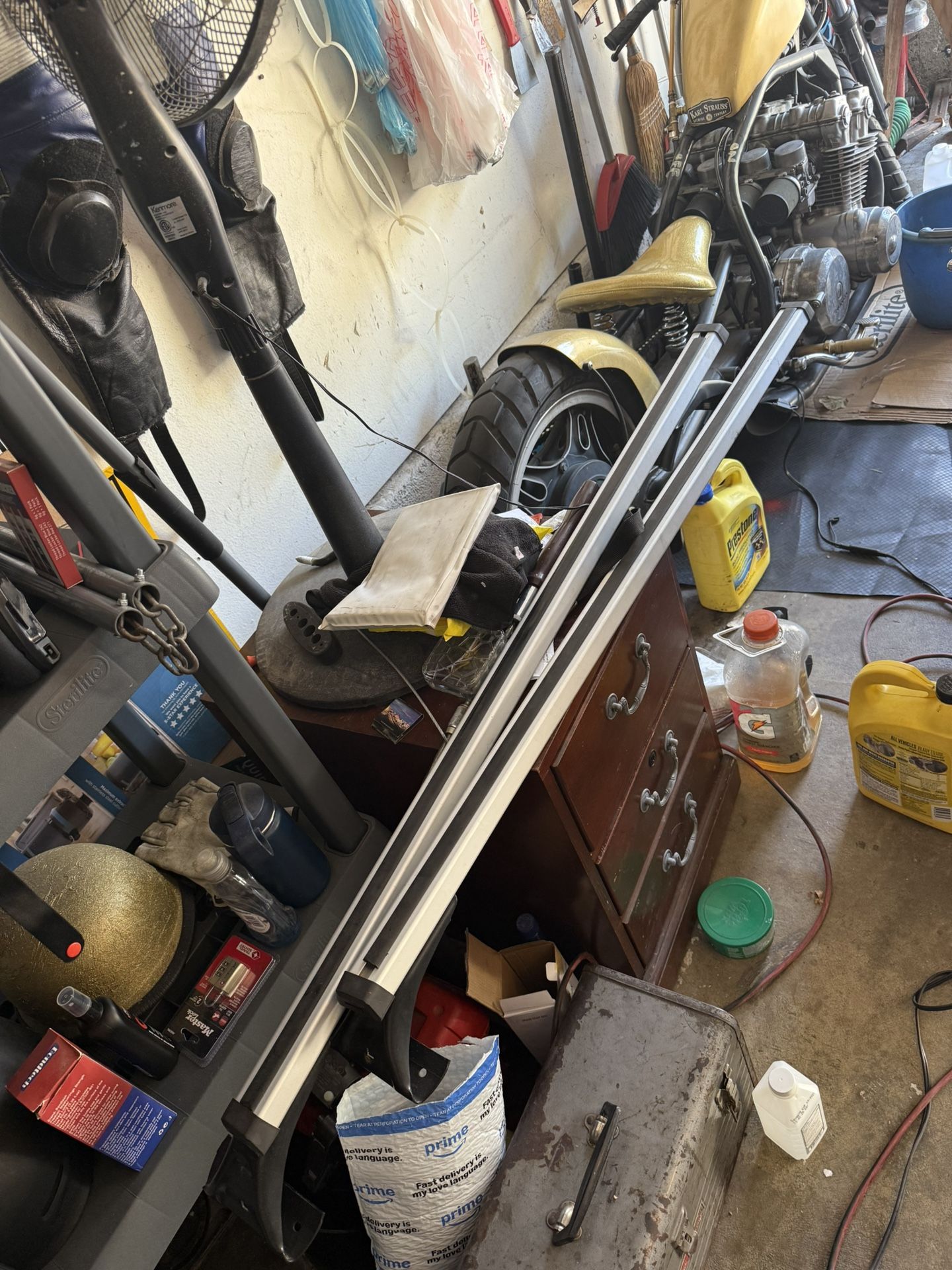 Universal roof rack