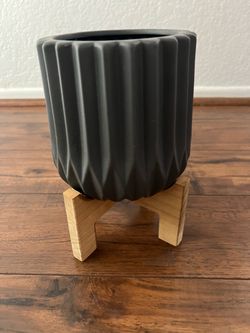 Dark Charcoal Gray Ribbed Planters with Wood Stands – Set of 2