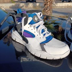 NIKE Huarache High Tops 