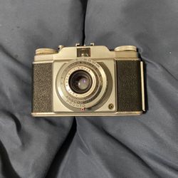 And I Menarche Pronto 35mm Camera