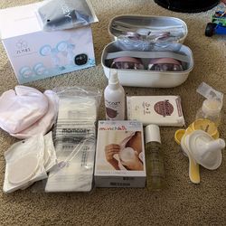 Breast pumps and extras !! Never used