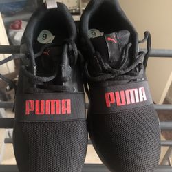 Puma Shoes ( Size 6 big Kids)
