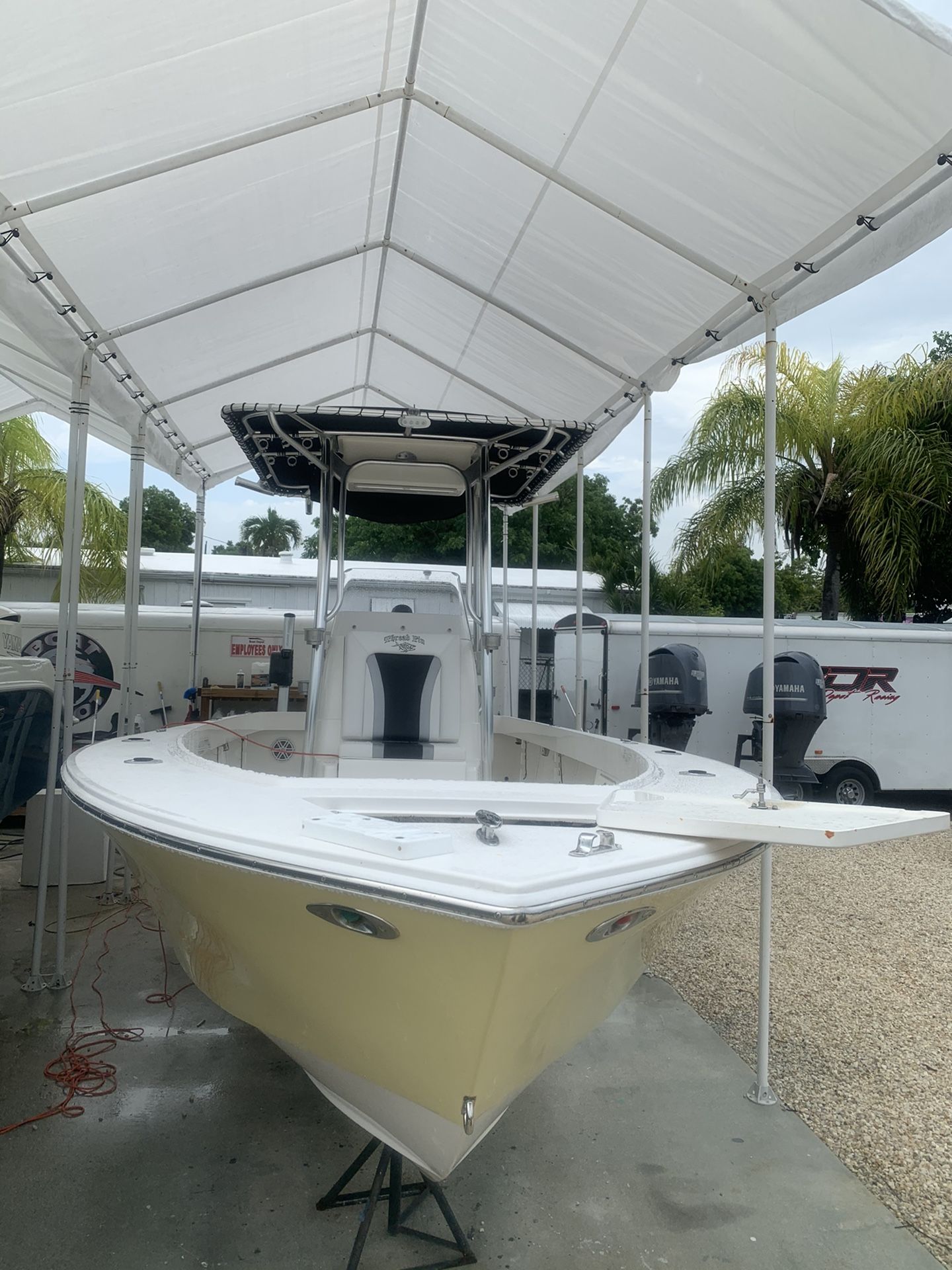 24 threadfin bay boat for Sale in Medley, FL OfferUp