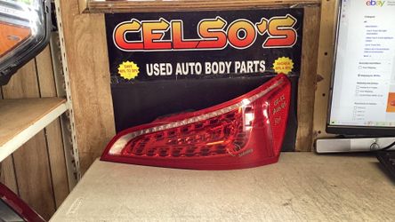 09 12 Audi Q5 RH Tail Light LED OEM.