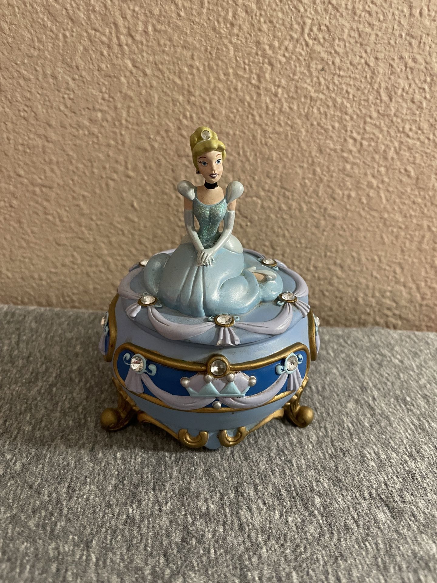 Disney Parks and Resorts  Exclusive Cinderella Trinket Box Figurine