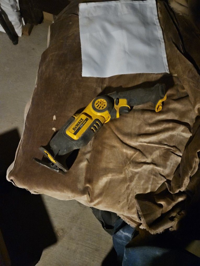 DeWalt XTREME 12V MAX Brushless Cordless One-Handed Reciprocating Saw