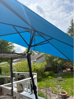 New in box . 9ft WHITE patio umbrella.