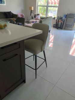 Set of 4 Upholstered Counter Stools, Beige in Excellent Condition