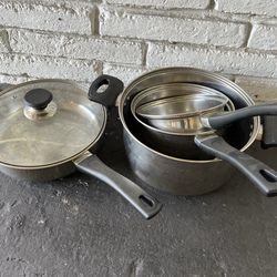 4 pots and pans with 1 lid