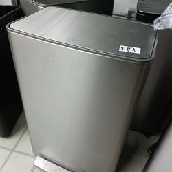 Kohler step Trash can