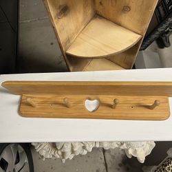 vintage heart shelf with pegs 