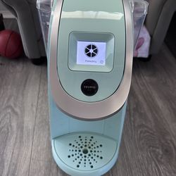 Keurig coffee maker in the color mint