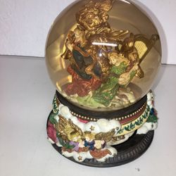 Musical Revolving Base Water Globe Plays “Hark ! The Herald Angels Sing”