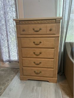 Dresser set
