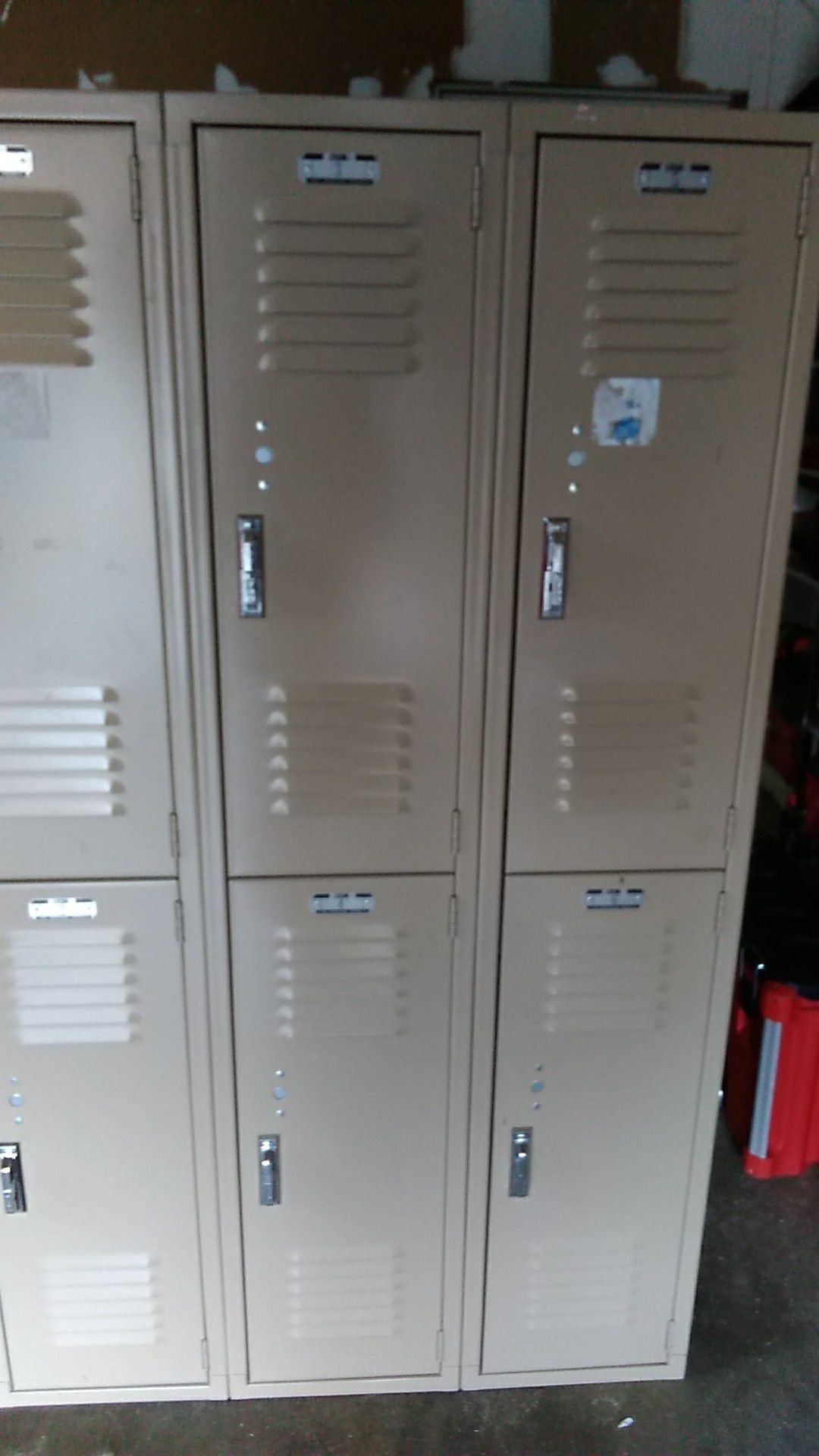 5ft tall 3ft wide very clean lockers