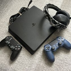 PS4, Rig Headset, 2 DualShock Controllers 