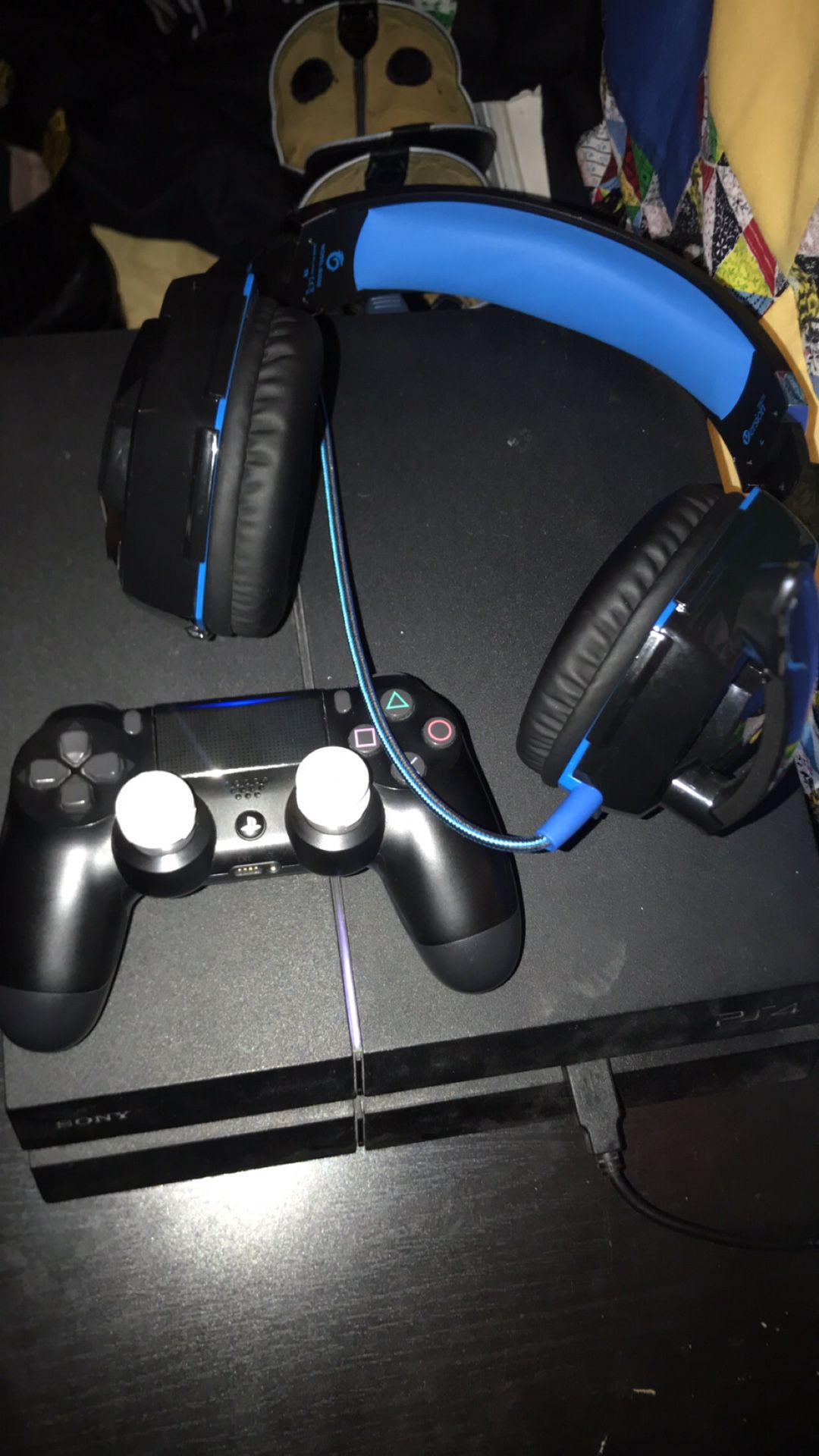 Ps4 with Controller and Headset