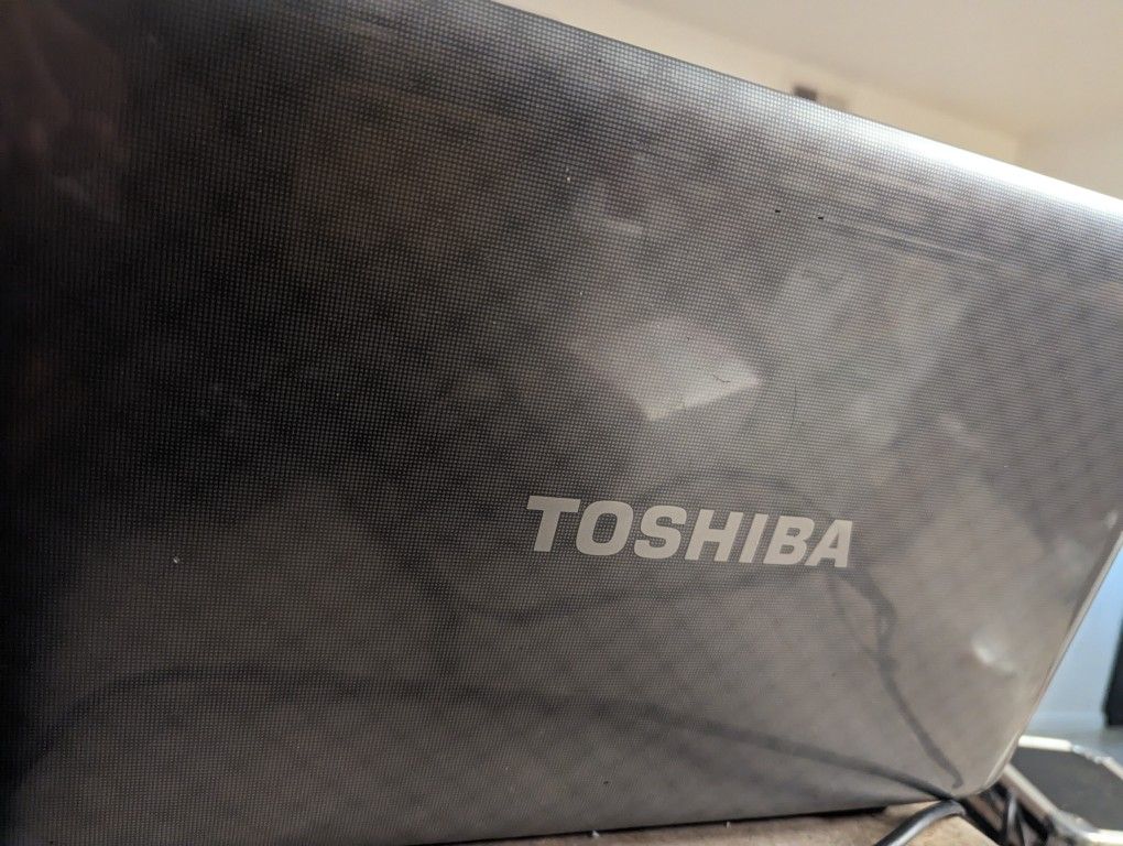Laptop Toshiba Satellite Perfect Condition Charger Wifi New Battery Window 10 