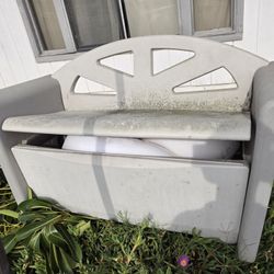 FREE Rubbermaid Outdoor Storage Bench