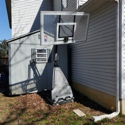 Spaulding Basketball Hoop. Never Used