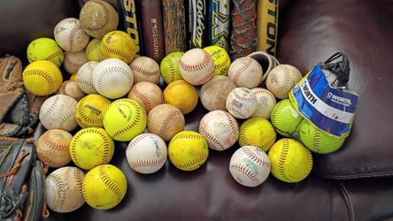 Selling a huge deal of baseball Gear ,as a https://offerup.com/redirect/?o=YnVuZGxlLlJlYWQ= below description.all good condition!