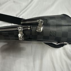 Louis Vuitton // Avenue Slingbag for Sale in Honolulu, HI - OfferUp