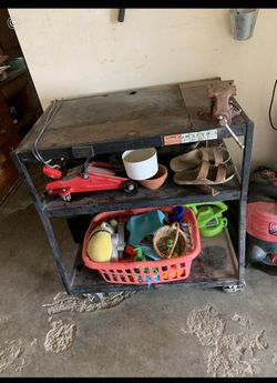 Work bench table with clamp