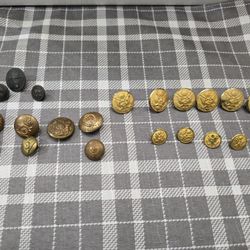 Antique  / Vintage Lot Of WWI and WWII Military Buttons 