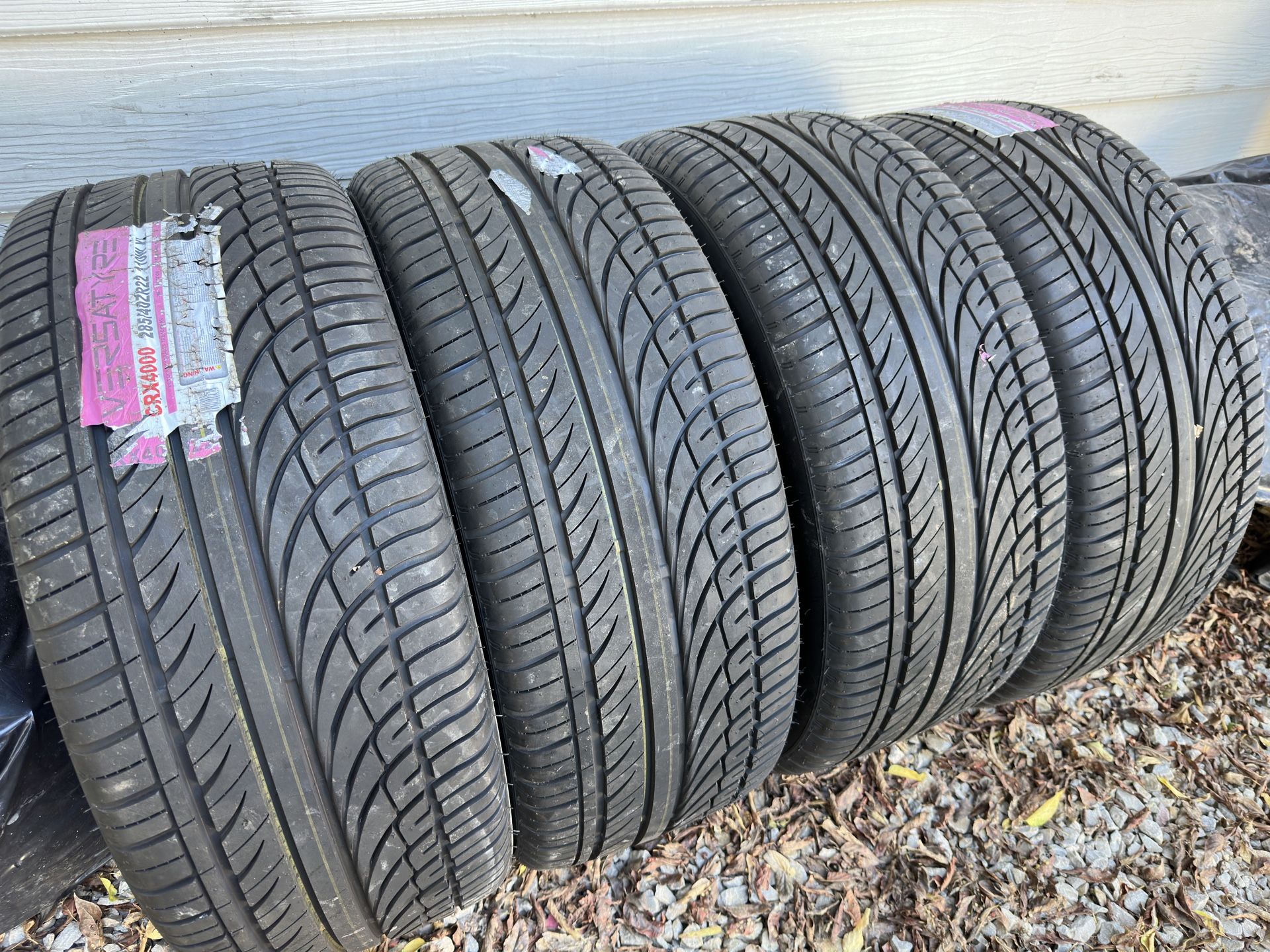 Tires 285/40/22 Same 285/40r22