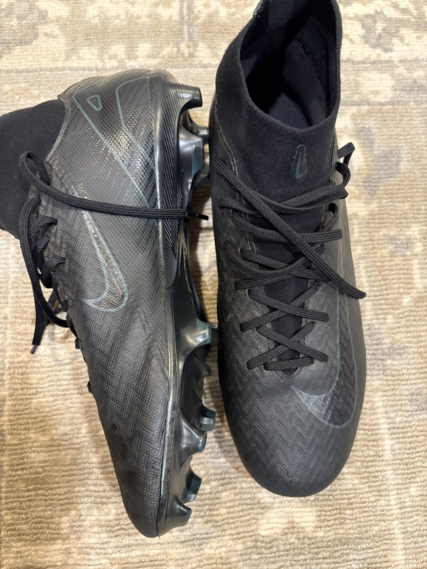 Nike Academy Soccer Cleats Teen Boys Size 8.5 
