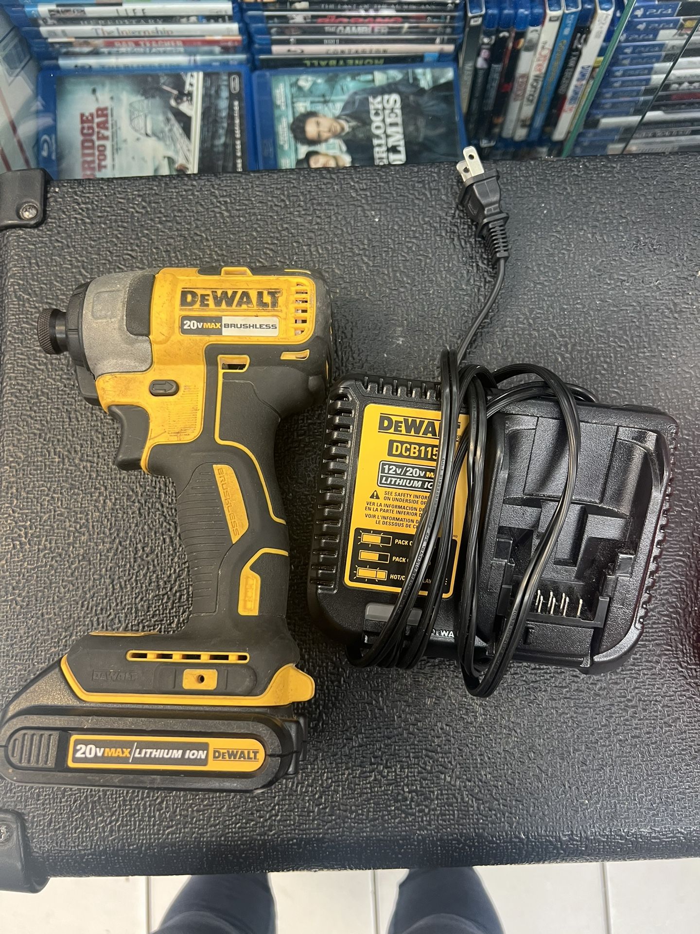 Dewalt 20 Volt 1/4” Brushless Impact Driver Drill With Battery And Charger