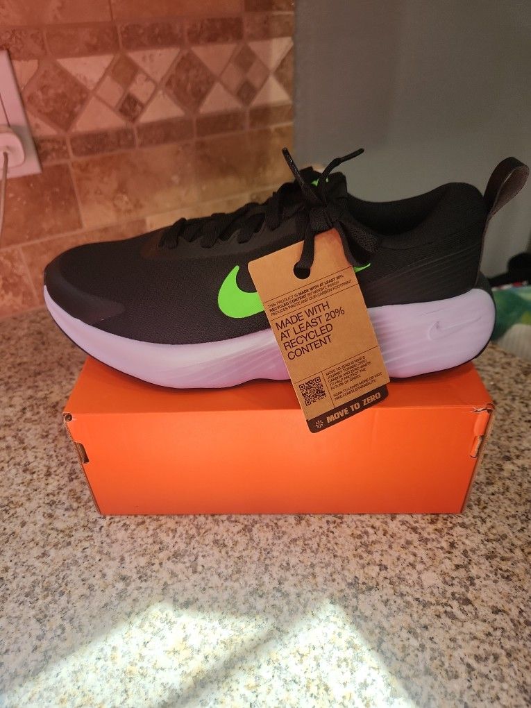 New Nike Men's Running Shoes SIZE 8.5. $45 Firm!