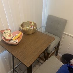 Small Bistro table With Chairs 