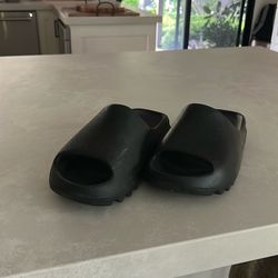 YEEZY SLIDES