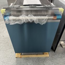 Café 24 Inches Dishwasher 42dBA