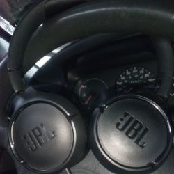 JBL.headphones wired