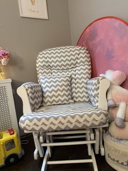 Chevron Gray/White Pattern Glider