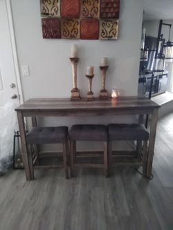 Bar table/ stools
