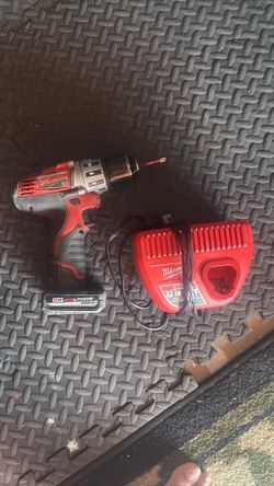 Milwaukee drill like brand new one battery battery charge