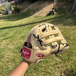 Rawlings baseball/ Softball Glove 