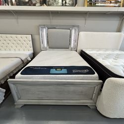 Queen/King size Stylish Bed Frames 