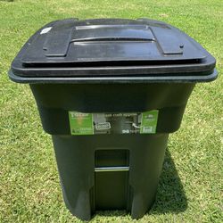 Toter 64-Gallons Greenstone Plastic Wheeled Kitchen Trash Can with Lid  Outdoor in the Trash Cans department at
