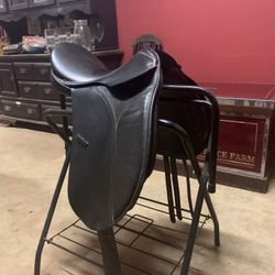 Crosby Dressage Saddle 