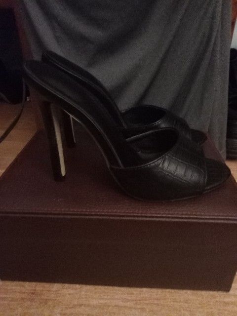Black Heels. 7 1/2. Alligator Print. 