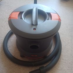 HOOVER COMERCIAL HUSH TONE VACCUN, WHAT YOU SEE IN PICTURE &POWER CORD ONLY PICK UP 