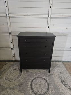 5-Drawer Dresser, Good Conditions 👍,Black Color , Measurement: W 35.5" x  D 17.5" x H 44.5"