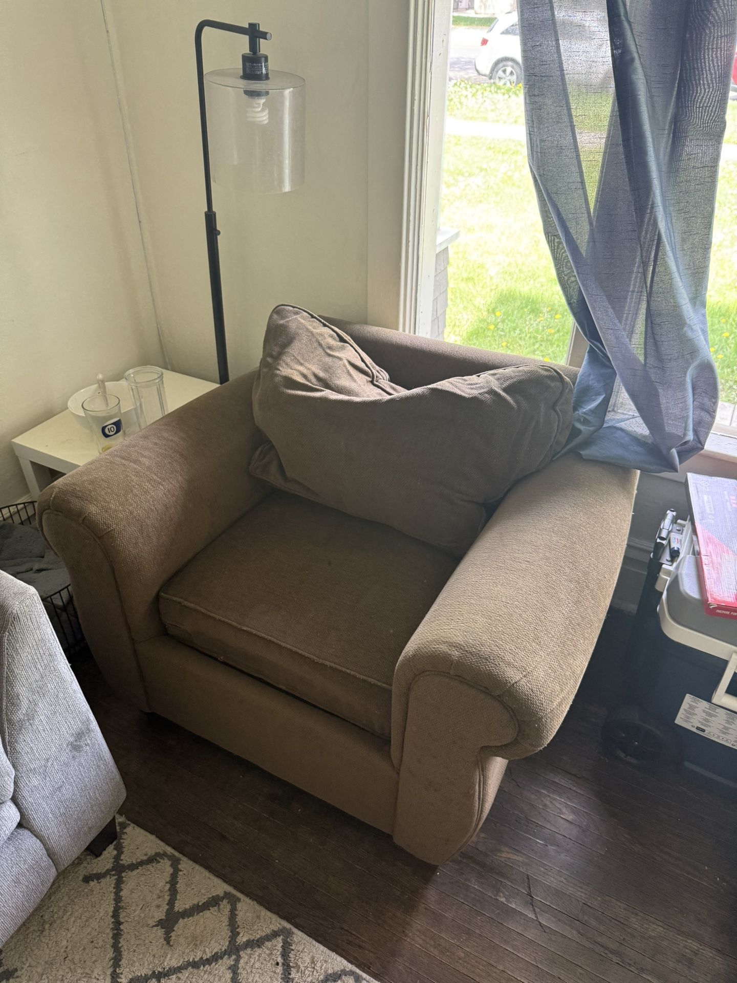 FREE SOFA CHAIR