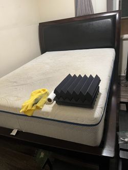 Cama Queen, con colchón.