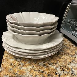 Set Of 4 DINNER PLATE AND SALAD BOWL